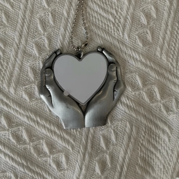 Metal Hand Grip Heart Shape Sublimation Jewelry Pendants